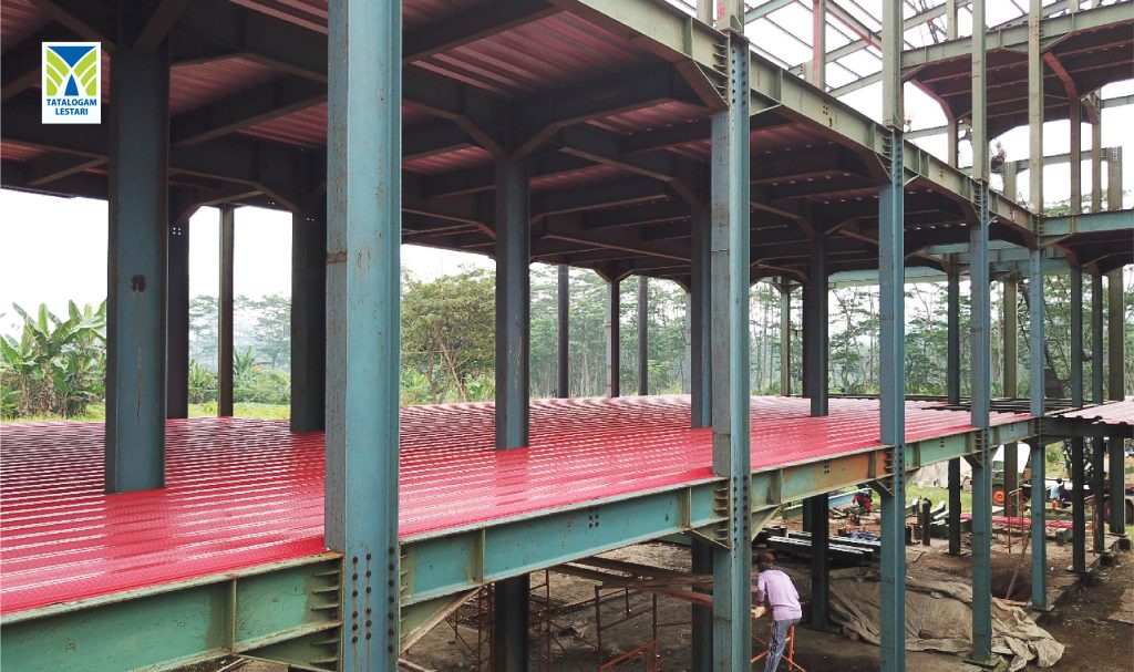 Foto 1 Pemasangan Floor Deck - Tatalogam Lestari