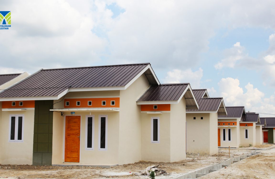 Cover & Gambar 1. Proyek Genteng Rumah Tatalogam. Sumber: Dokumentasi Tatalogam